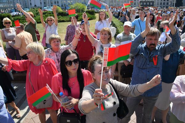 Minsk'teki iktidara destek ve karşıtı gösteriler - Sputnik Türkiye