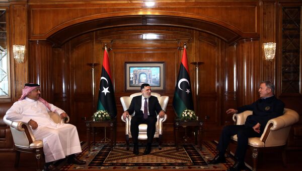 Milli Savunma Bakanı Akar, Libya UMH Başbakanı Serrac Fayiz es-Serrac ve Katar Savunma Bakanı Halid bin Muhammed el-Atiyye ile üçlü toplantı gerçekleştirdi. - Sputnik Türkiye
