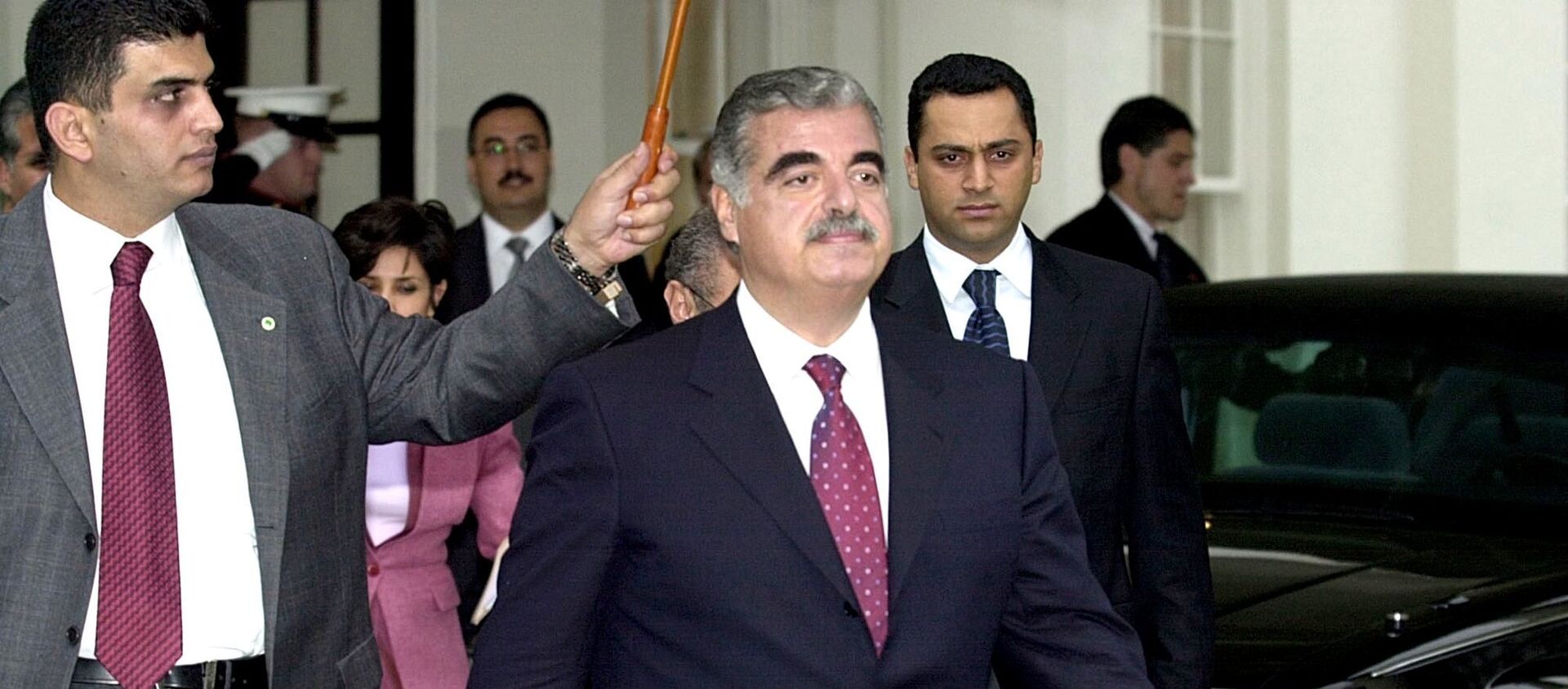 14 Şubat 2005'te Beyrut'ta konvoyuna bomba yüklü bir kamyonla düzenlenen saldırı sonucu hayatını kaybeden Başbakan Refik Hariri  - Sputnik Türkiye, 1920, 03.06.2021
