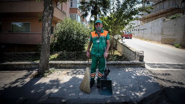 Bursa'da temizlik görevlisi bulduğu 110 bin lirayı polise teslim etti - Sputnik Türkiye