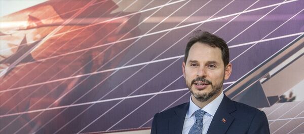 Hazine ve Maliye Bakanı Berat Albayrak, Başkent Organize Sanayi Bölgesi'ndeki Kalyon Güneş Teknolojileri Fabrikası Açılış Töreni'ne katıldı. Bakan Albayrak, tören sonrası basın mensuplarına açıklamalarda bulundu. - Sputnik Türkiye