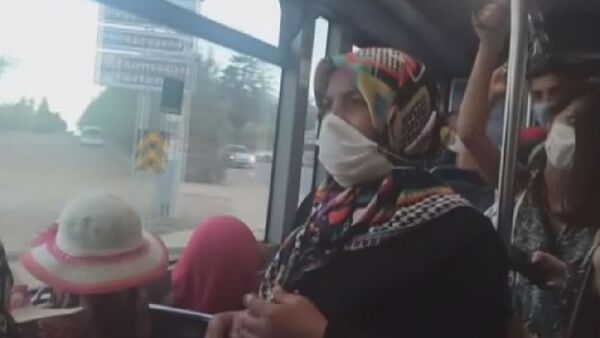 Otobüste maske takmayan kadın kendisini 'Doktorum takma dedi' diye savundu - Sputnik Türkiye