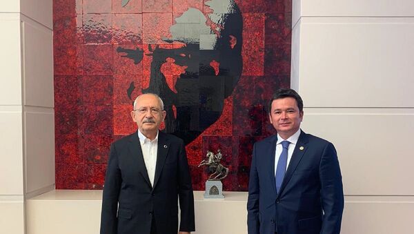 CHP’nin TBMM Grup yönetiminde de yer alan Bursa Milletvekili Erkan Aydın, CHP Genel Başkanı Kemal Kılıçdaroğlu ile görüştü. - Sputnik Türkiye