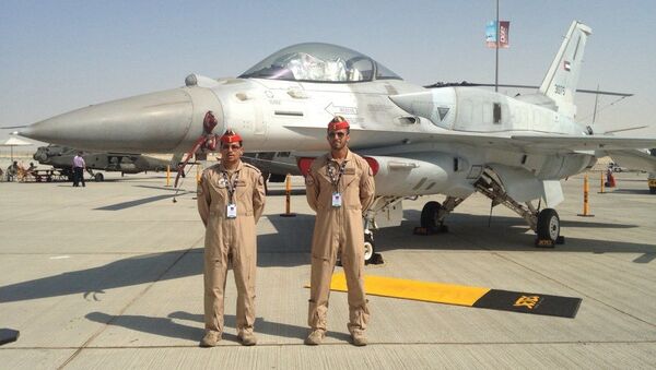 Dubai Airshow'da sergilenen BAE Hava Kuvvetleri için özel tasarlanmış F-16 Block 60 Çöl Şahini - Sputnik Türkiye