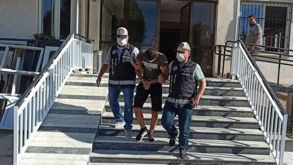 Aydın’ın Nazilli ilçesinde polisten kaçan hırsız, saklandığı camide yakalandı. - Sputnik Türkiye