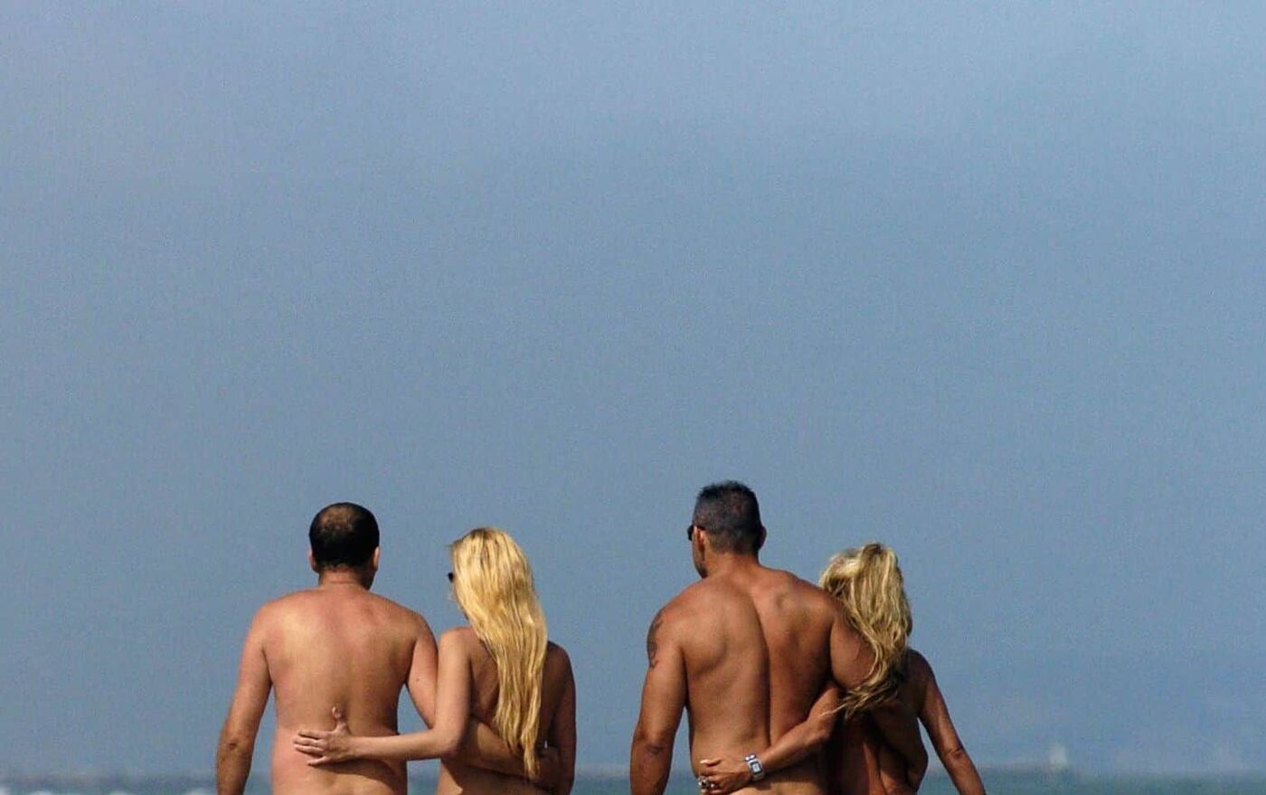 Fransadaki çıplaklar kenti, ikinci koronavirüs dalgasının merkezi oldu -  24.08.2020, Sputnik Türkiye