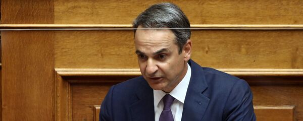 Mısır ve İtalya ile ayrı ayrı imzalanan deniz yetki alanlarını sınırlandırma anlaşmalarının görüşüldüğü parlamentoya seslenen Yunanistan Başbakanı Kiriakos Miçotakis - Sputnik Türkiye