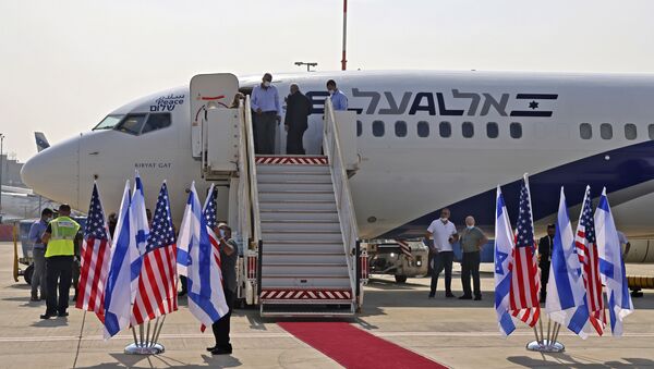 İlişkilerin normalleşmesi konusunda varılan anlaşma uyarınca İsrail ile Birleşik Arap Emirlikleri arasında ilk ticari uçuş yapıldı. - Sputnik Türkiye