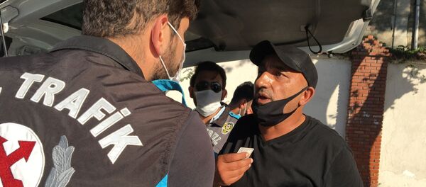 İstanbul’da Trafik Şube Müdürlüğü ekipleri, Perpa Darülaceze Caddesi üzerinde toplu taşıma araçlarında koronavirüs denetimi yaptı - Sputnik Türkiye