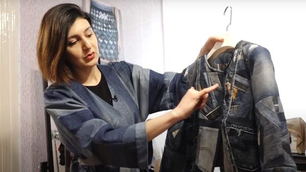 Azerbaycanlı tasarımcı eski kot kumaşından yeni kıyafetler yaratıyor - Sputnik Türkiye