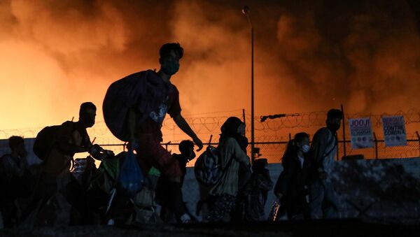 Yunanistan'ın Midilli Adası'nda bulunan ve ülkenin en kalabalık ve büyük sığınmacı kampı Moria’da yangın çıktığı açıklandı. - Sputnik Türkiye