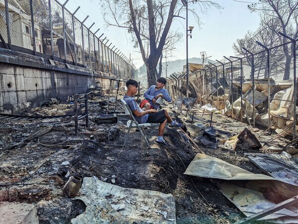 Yunanistan'daki Moria sığınmacı kampında yangın - Sputnik Türkiye