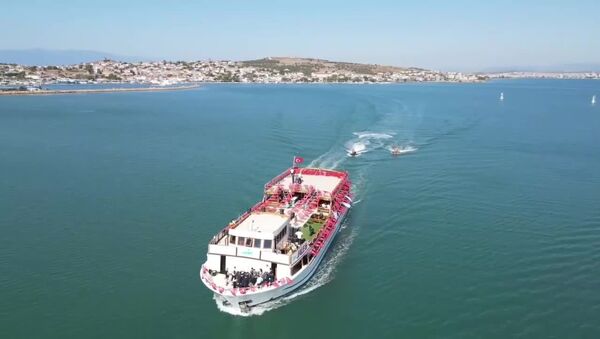 Balıkesir Büyükşehir Belediyesi, Eylül ayı Meclis toplantısını Ege Denizi’nde teknede gerçekleştirdi - Sputnik Türkiye