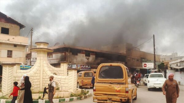 Şanlıurfa'nın Ceylanpınar ilçesinin hemen karşısında yer alan Suriye'nin Rasulayn ilçesinin merkezinde postane müdürlüğü binası yakınlarında bomba düzeneğinin infilak etmesi sonucu büyük bir patlama meydana geldi. - Sputnik Türkiye