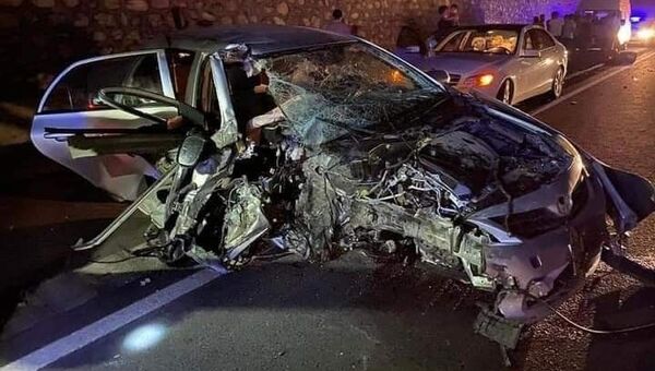 Elazığ'ın Kovancılar ilçesi Belediye Başkanı Hacı Akpınar'ın otomobilinin iş makinesine çarpması sonucu meydana gelen kazada 7 kişi yaralandı. - Sputnik Türkiye
