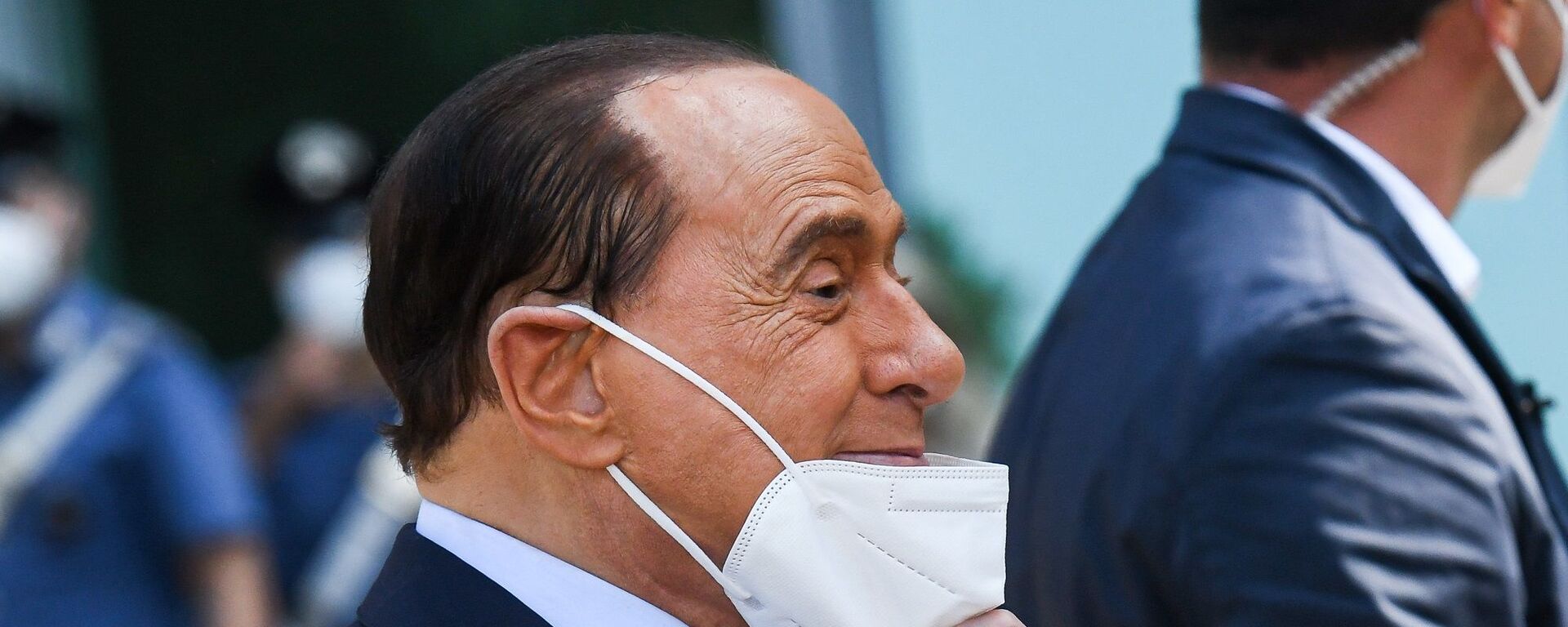 İtalya'nın eski başbakanlarından 83 yaşındaki milyarder siyasetçi Silvio Berlusconi, 11 gün önce Kovid-19 nedeniyle yatırıldığı hastaneden taburcu edildi. - Sputnik Türkiye, 1920, 06.04.2023