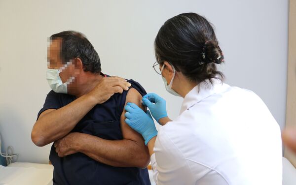 Çin'in geliştirdiği koronavirüs aşısı Hacettepe Üniversitesi Tıp Fakültesi'nde gönüllülere yapıldı. - Sputnik Türkiye