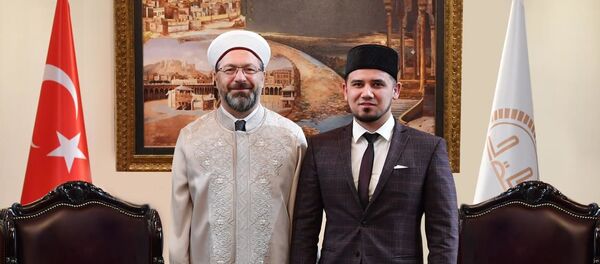 Diyanet İşleri Başkanı Ali Erbaş ile Rusya Federasyonu’na bağlı Başkurdistan Müftüsü Aynur Birgalin. Diyanet İşleri Başkanı Ali Erbaş ile Rusya Federasyonu’na bağlı Başkurdistan Müftüsü Aynur Birgalin. - Sputnik Türkiye
