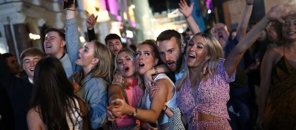 12 Eylül 2020'de Londra'daki bir sokak partisinden sahneler, İngiltere, Britanya - Sputnik Türkiye