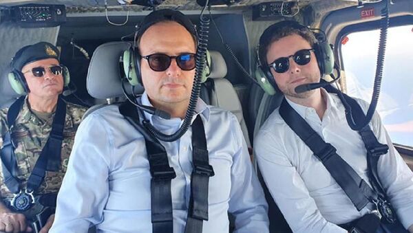 Fransa'nın Avrupa Bakanı Clement Beaune ve Güney Kıbrıslı mevkidaşı Haralambos Petridis, askeri helikopterle bölgede bulunan Yavuz Sondaj Gemisi'nin ve Kuzey Kıbrıs yönetimindeki Kapalı Maraş’ın etrafında uçuş gerçekleştirdi. - Sputnik Türkiye