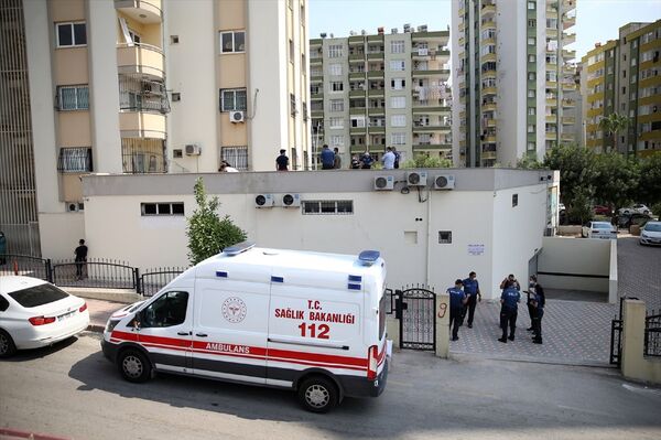 Adana'da cam silerken 11. kattan düşen kadın hayatını kaybetti - Sputnik Türkiye