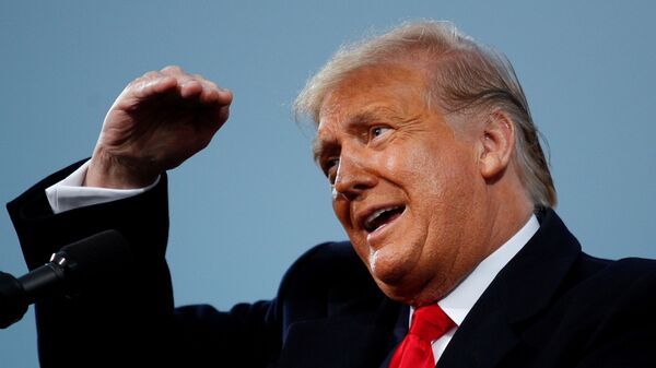 U.S. President Donald Trump gestures during a campaign event in Fayetteville, North Carolina, U.S., September 19, 2020. REUTERS/Tom Brenner REFILE - CORRECTING STATE - Sputnik Türkiye