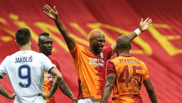 UEFA Avrupa Ligi 3. Eleme Turu'nda Galatasaray, Türk Telekom Stadı'nda Hırvatistan temsilcisi Hajduk Split'le karşılaştı. Galatasaray’ın golünü atan Ryan Bable (8) gol sevincini takım arkadaşlarıyla paylaştı. - Sputnik Türkiye