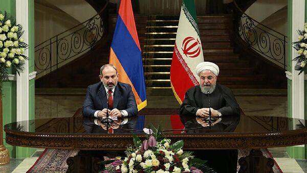 Ermenistan Başbakanı Nikol Paşinyan-İran Cumhurbaşkanı Hasan Ruhani - Sputnik Türkiye