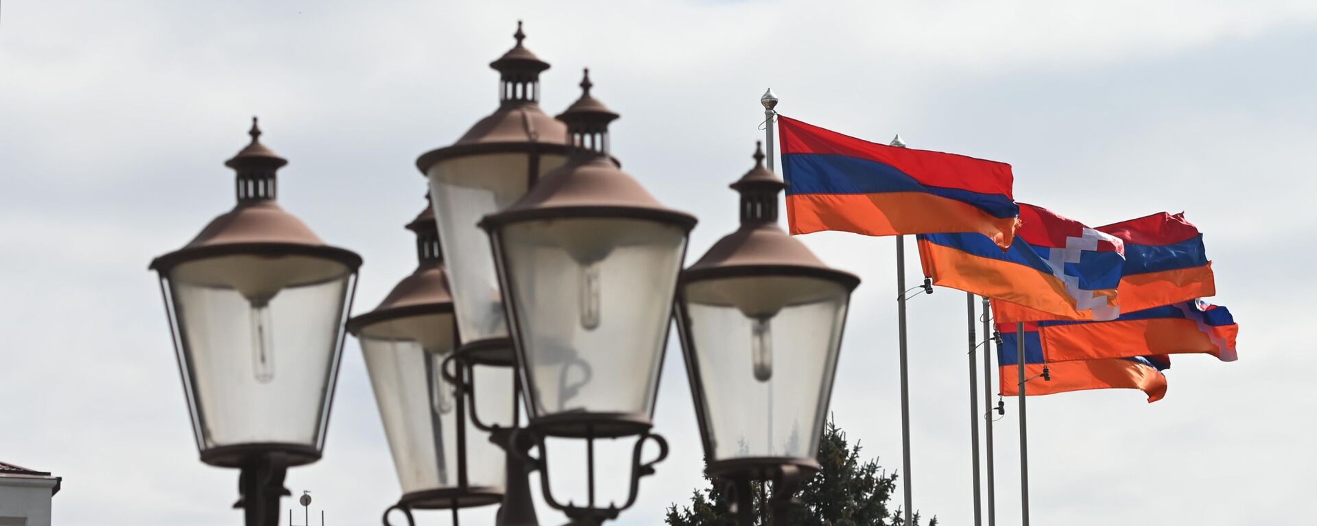 Ermenistan ve Dağlık Karabağ bayrakları - Sputnik Türkiye, 1920, 09.09.2021