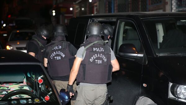 İstanbul'da IŞİD'e yönelik eş zamanlı operasyon başlatıldı. - Sputnik Türkiye