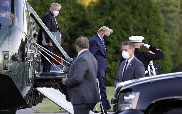 Kovid-19'a yakalanan ABD Başkanı Trump, tedbir amaçlı olarak hastaneye götürüldü. - Sputnik Türkiye
