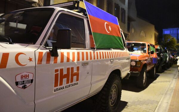 İnsani Yardım Vakfı Azerbaycan'a destek amacıyla konvoy düzenledi. - Sputnik Türkiye