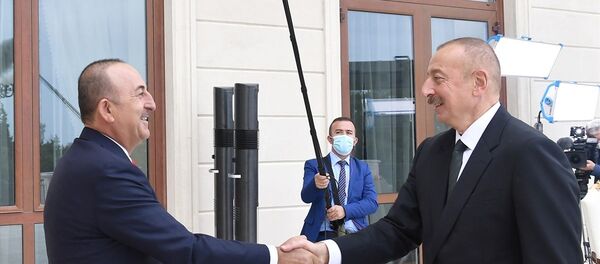 Azerbaycan Cumhurbaşkanı İlham Aliyev, Çavuşoğlu'nu kabul etti - Sputnik Türkiye