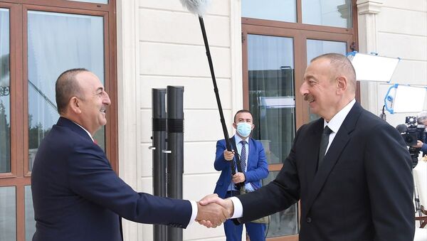 Azerbaycan Cumhurbaşkanı İlham Aliyev, Çavuşoğlu'nu kabul etti - Sputnik Türkiye