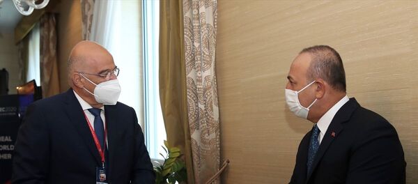 Dışişleri Bakanı Mevlüt Çavuşoğlu ve Yunan mevkidaşı Nikos Dendias - Sputnik Türkiye