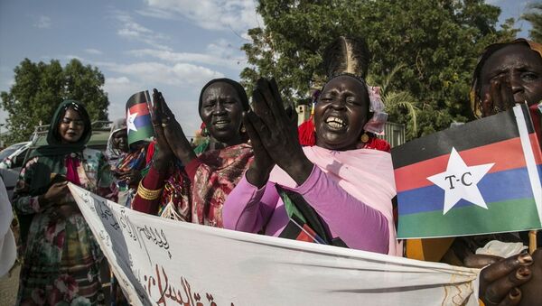 Sudan'da, hükümet ile Devrimci Cephesi bünyesindeki isyancı silahlı hareketler arasında varılan nihai barış anlaşması düzenlenen törenle kutlandı. - Sputnik Türkiye