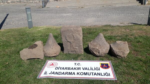 Diyarbakır’da Asur dönemine ait 5 adet üzeri kabartma yazılı taş - Sputnik Türkiye