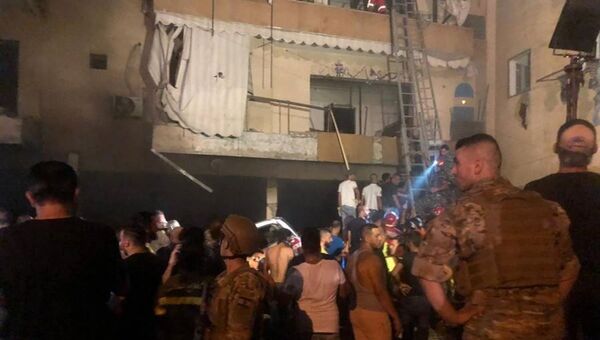 Lübnan'ın başkenti Beyrut'ta bir yakıt deposunda meydana gelen patlamada 4 kişi hayatını kaybetti. - Sputnik Türkiye