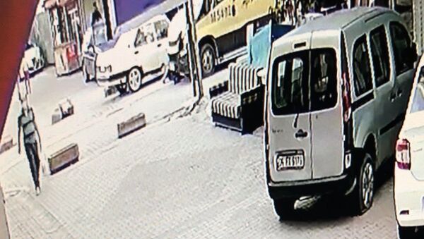 Çocuğa çarpan minibüsçüye dayak atıldı - Sputnik Türkiye