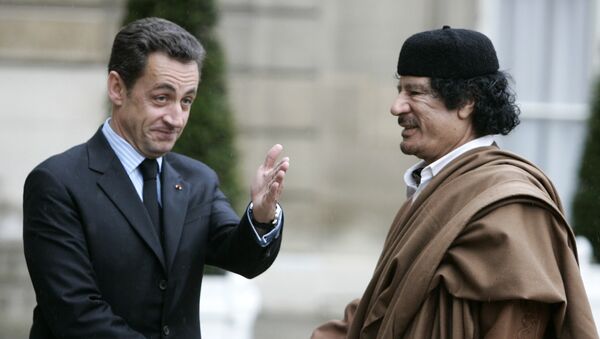 Nicolas Sarkozy - Muammer Kaddafi - Sputnik Türkiye