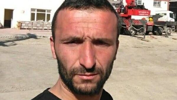 Bolu’da birlikte alkol aldığı arkadaşını çıkan tartışmada bıçaklayarak öldüren zanlı çıkarıldığı mahkemece tutuklandı. - Sputnik Türkiye