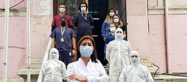 İstanbul’daki filyasyon ekipleri anlattı: Aşure dağıtan teyze 18 kişiyi yaktı - Sputnik Türkiye