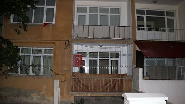 Kayseri'nin Kocasinan ilçesinde eşi tarafından bıçakla ağır yaralanan kadın balkondan atladı.  - Sputnik Türkiye