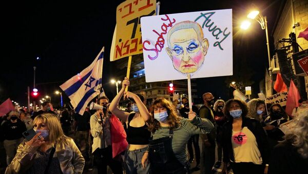 İsrail Başbakanı Benyamin Netanyahu’nun istifası için düzenlenen gösteriler, 18. haftasında da devam etti.  - Sputnik Türkiye