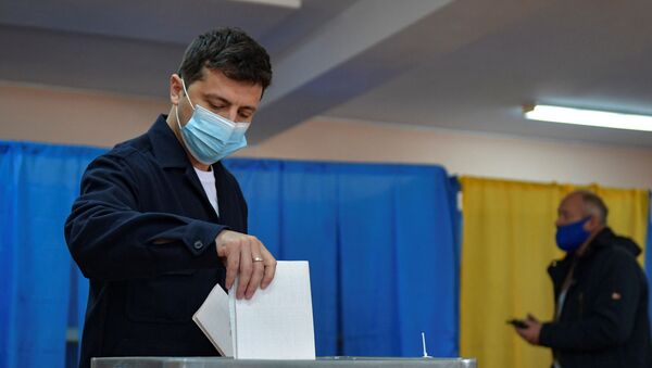 Ukrayna Devlet Başkanı Zelenskiy oy kullanıyor - Sputnik Türkiye
