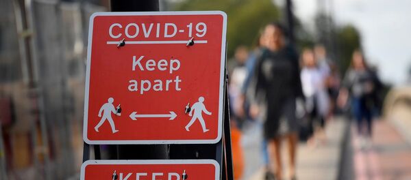 Koronavirüs - Kovid-19 - Sosyal mesafe uyarısı - Londra - İngiltere - Sputnik Türkiye