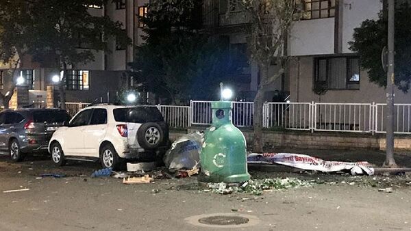 Ataşehir Fetih Mahallesi, Küçükçiftlik yolu Caddesi üzerinde bulunan bir çöp konteynerinde patlama yaşandı. - Sputnik Türkiye