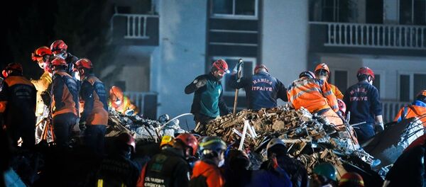 İzmir deprem, arama kurtarma, gece görüntüsü - Sputnik Türkiye