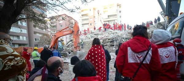 İzmir depremi- Rıza Bey Apartmanı - Sputnik Türkiye
