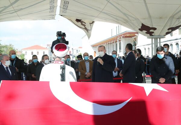 Erdoğan, Kuzu'nun cenazesinde: Her nefis ölümü tadacaktır, Rabbim bizlere iman, Kur'an, İslam üzere ölmeyi nasip etsin - Sputnik Türkiye